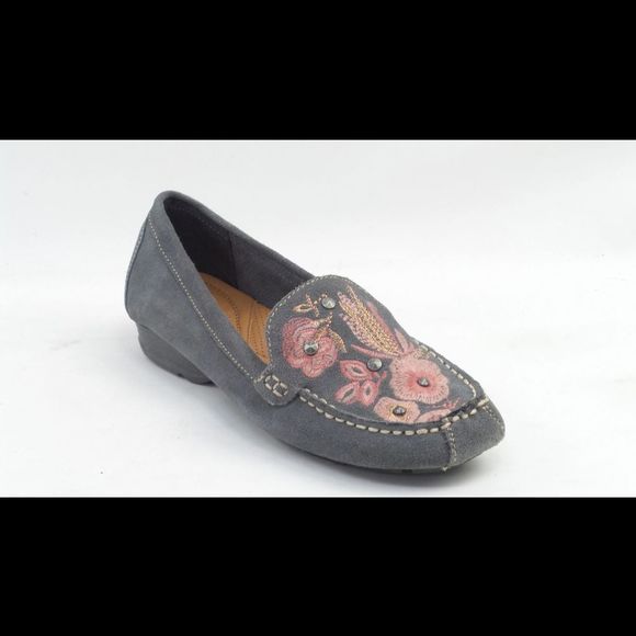 baretraps otella embroidered suede loafer